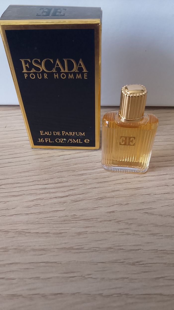 Miniature de parfum Escada pour homme
