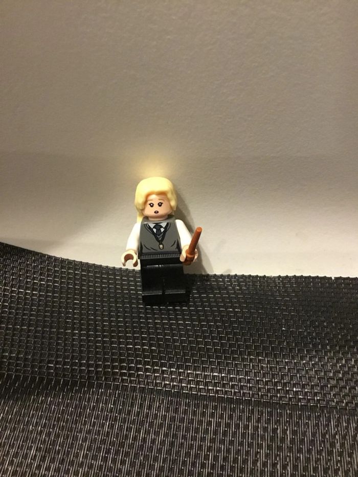 Lego Harry Potter hp239 Luna Lovegood minifigure 75966 mini figurine officiel - photo numéro 2