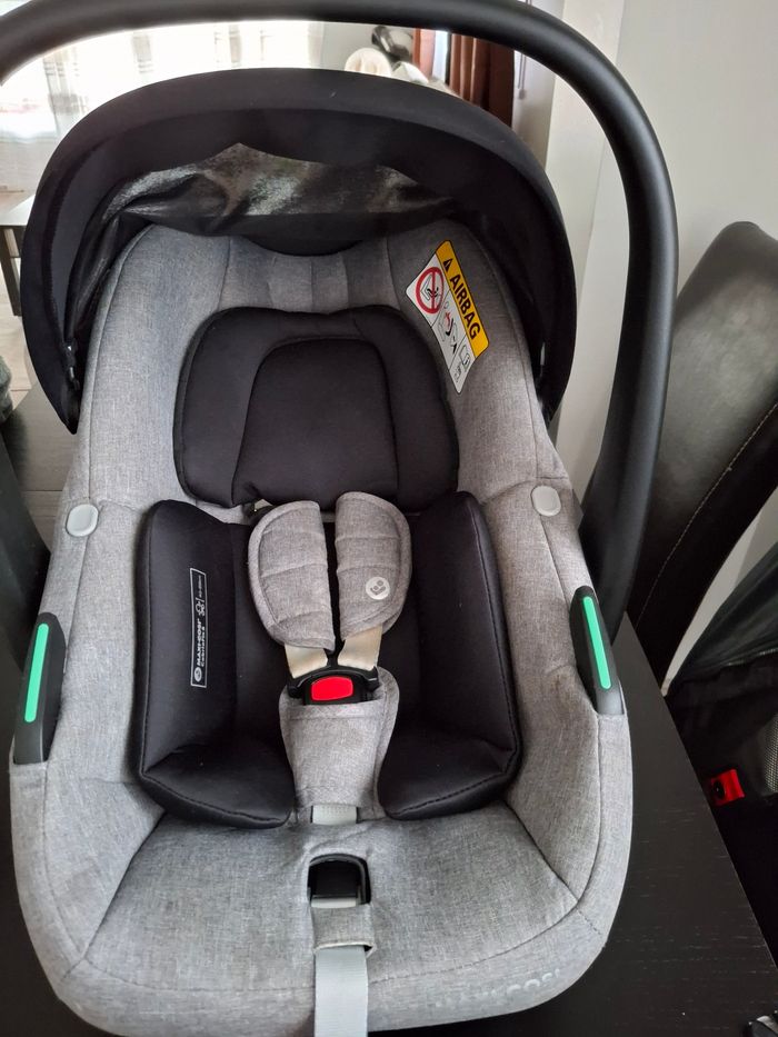 Poussette maxi cosy de 0 a 22 kilos avec sa base - photo numéro 5