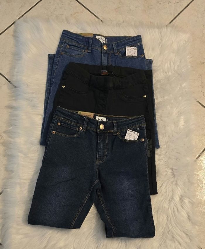 NEUFS (NON PORTÉS)🏷🏷🏷 SUPERBE🤩😍🩷 lot jeans skinny et tregging 10 ans fille 🩷😍🤩 - photo numéro 5