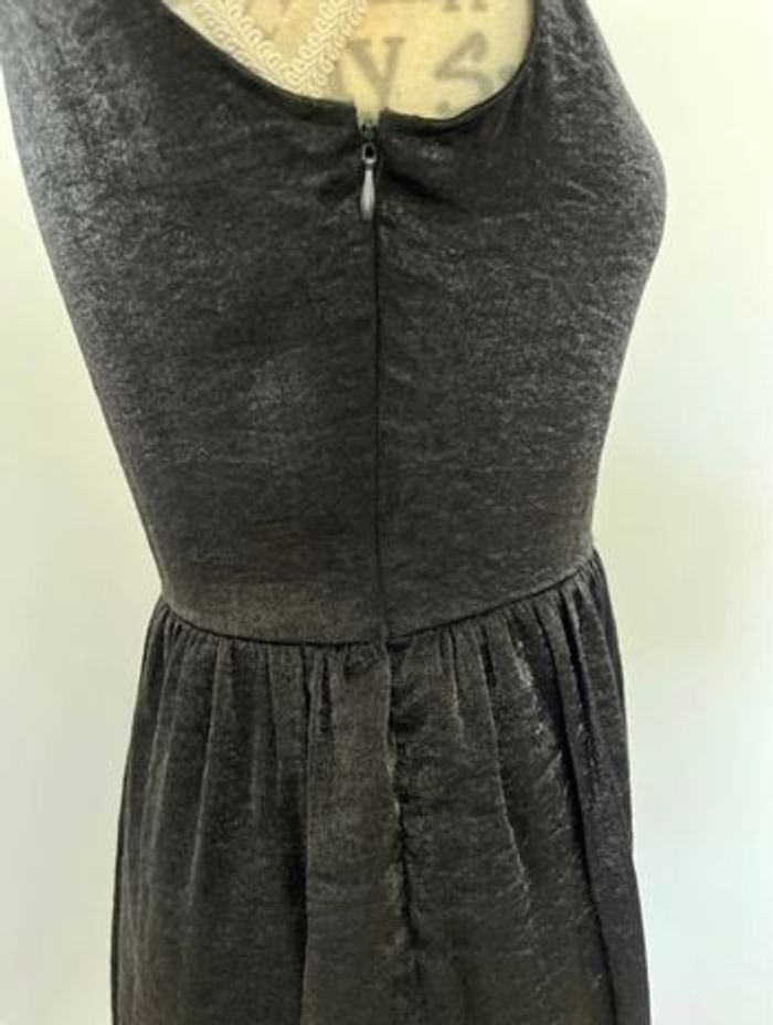 Robe satin scintillante - photo numéro 2