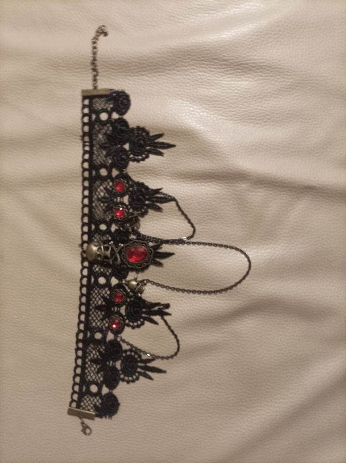 Collier ras du cou gothique tête de mort - photo numéro 2