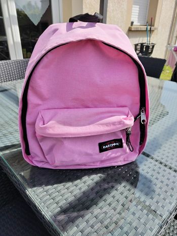 Sac a dos Eastpak rose 
