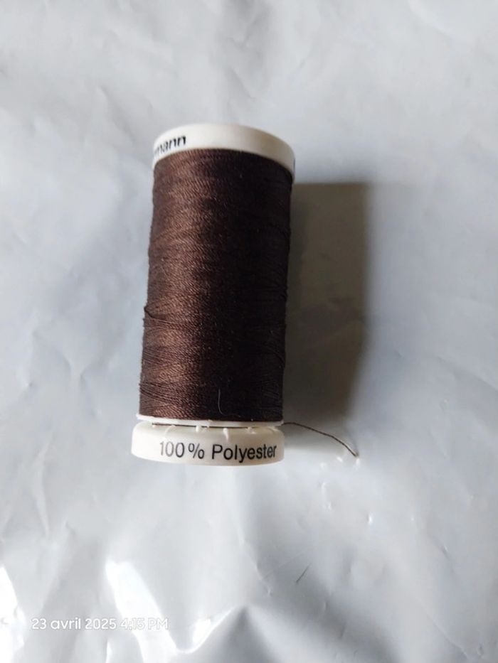 Bobine de fil polyester Gütermann - Beige - Marron - COL 696 - 250 m - 100 % polyester - photo numéro 5