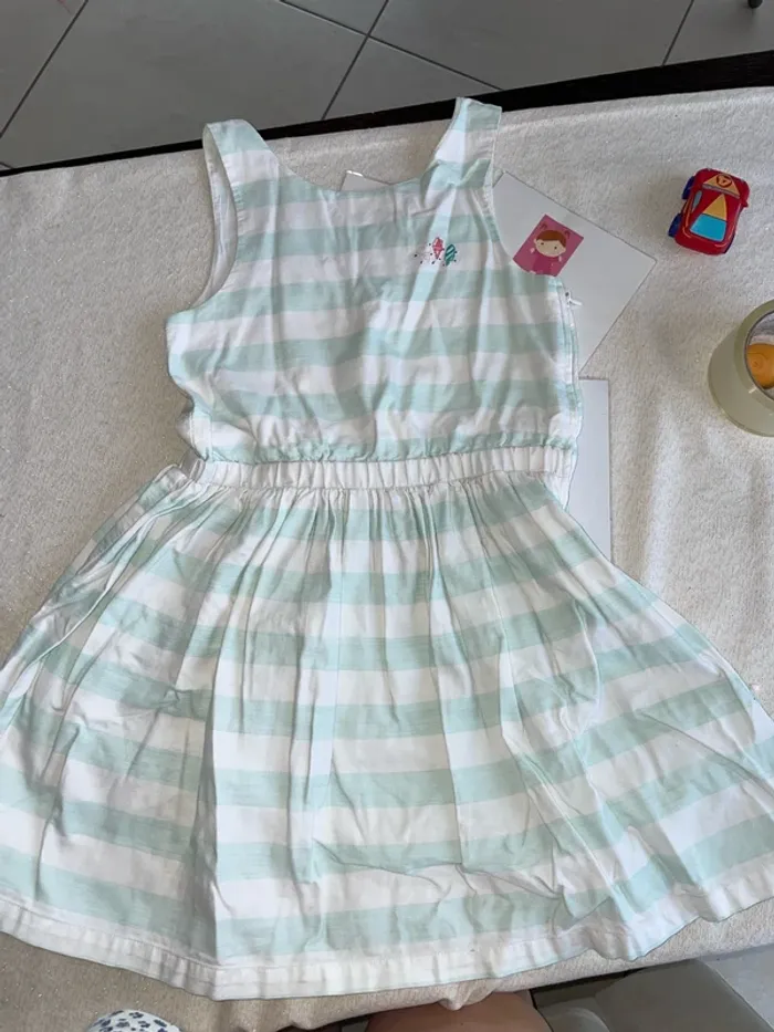 Robe sgmj 9 ans neuve - photo numéro 3