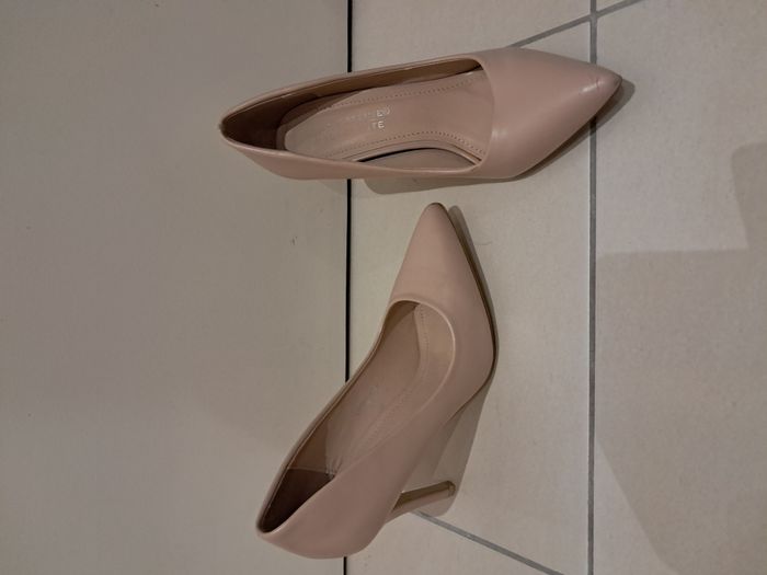 Escarpins à bout pointu nude P37