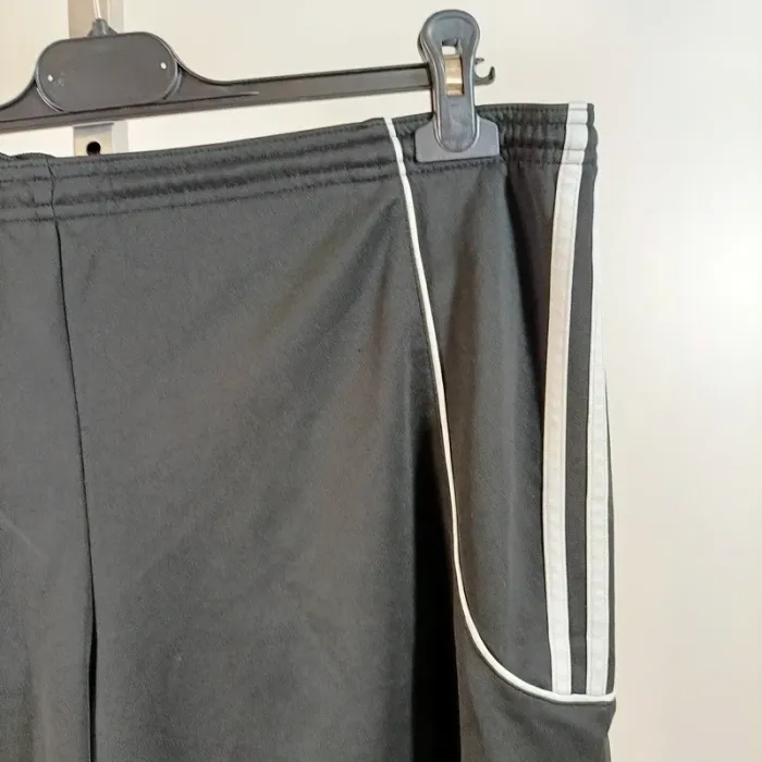 Short sport Adidas noir Taille L 3 bandes blanches 100% polyester A853 - photo numéro 3