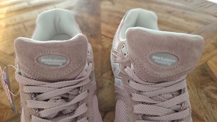 Baskets New Balance 2002R rose Taille 39 - photo numéro 9