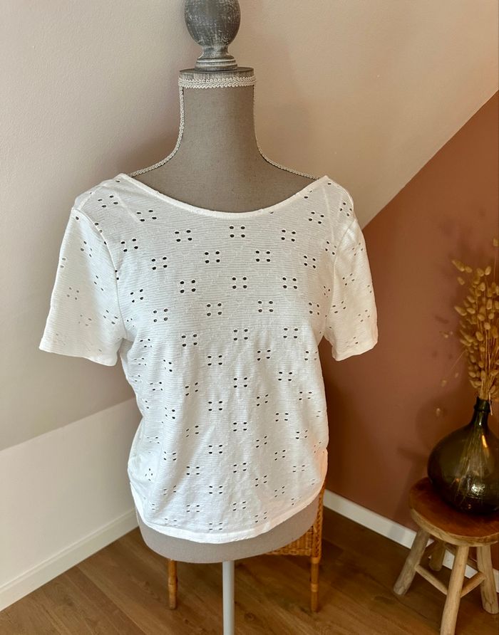 💜 Teeshirt ouvert dans le dos ajourés Kiabi taille 38/40 neuf 💜 - photo numéro 2