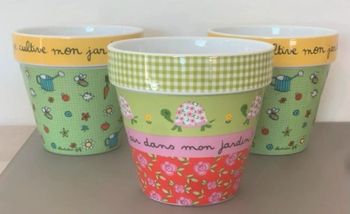Pots derrière la porte neufs