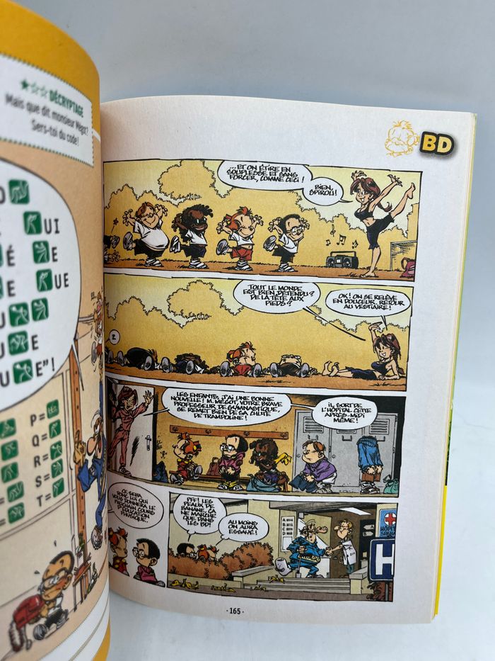 Magazine livre d’activité la recrée des heros Ariol Bande dessinée jeux activité !  Idéal 7/12 ans   Prix boutique : 6€95 - photo numéro 2