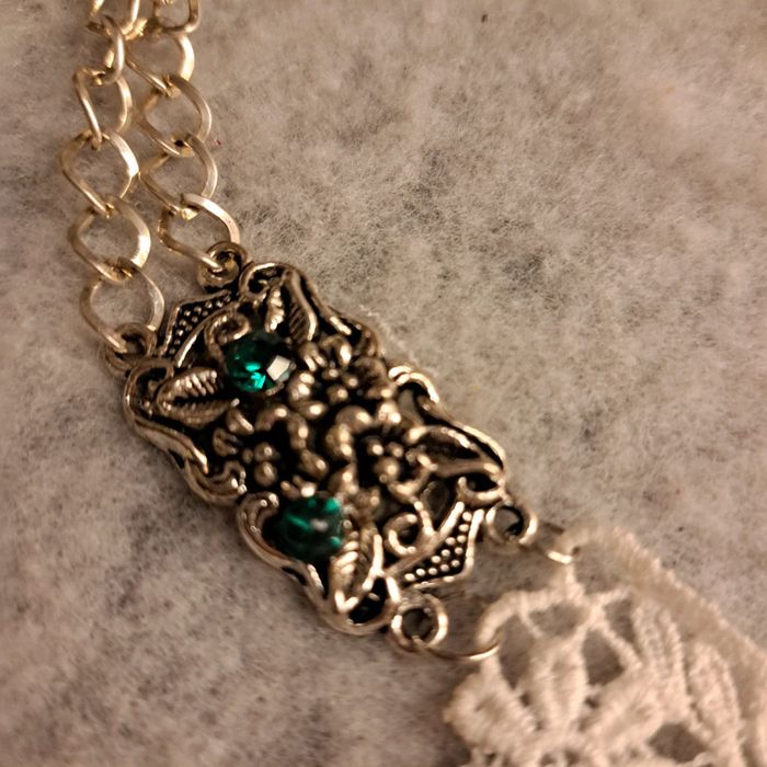 Collier plastron dentelle blanche et strass multicolore - photo numéro 11