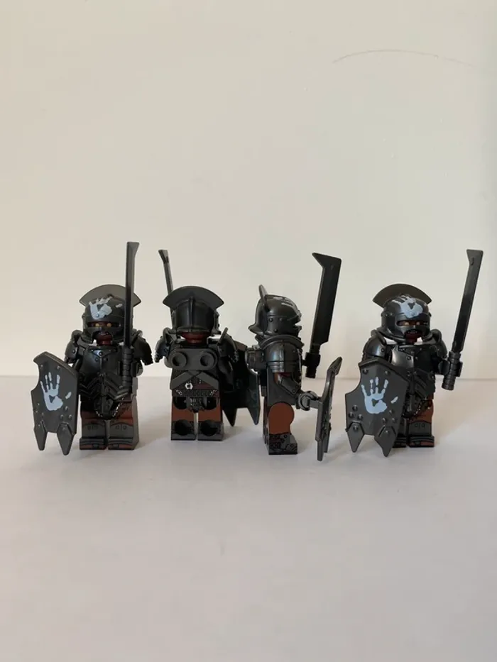 Figurine type lego 5 Orcs à l’épée  le seigneur des anneaux/Hobbit - photo numéro 3