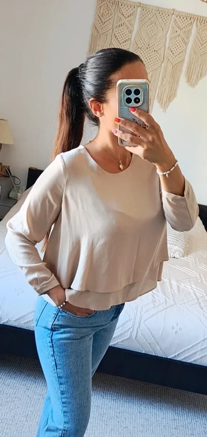 Blouse Zara L beige crème fluide légère ample volanté sur le bas - photo numéro 2