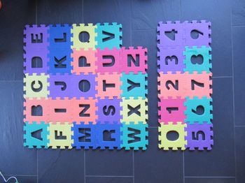 34 dalles en mousse alphabet lettres / chiffres (tapis d'éveil puzzle)