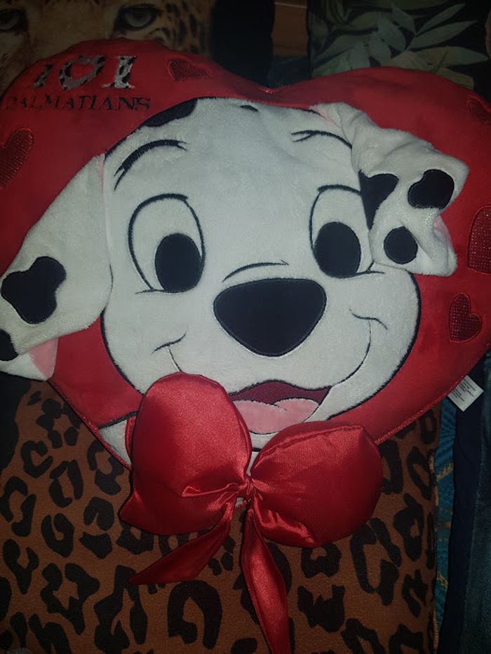 Magnifique coussin forme de coeur amour disney store 101 dalmatiens - photo numéro 3