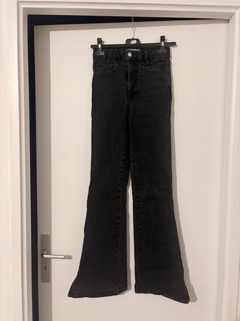 Jeans flare avec fente 