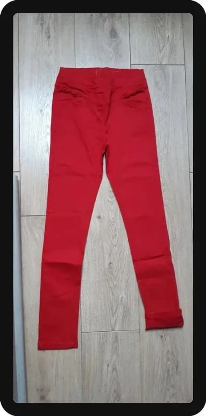 Pantalon slim tape à l'oeil 12 ans neuf jamais porté