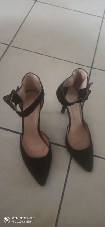 Chaussures noires a talons p37