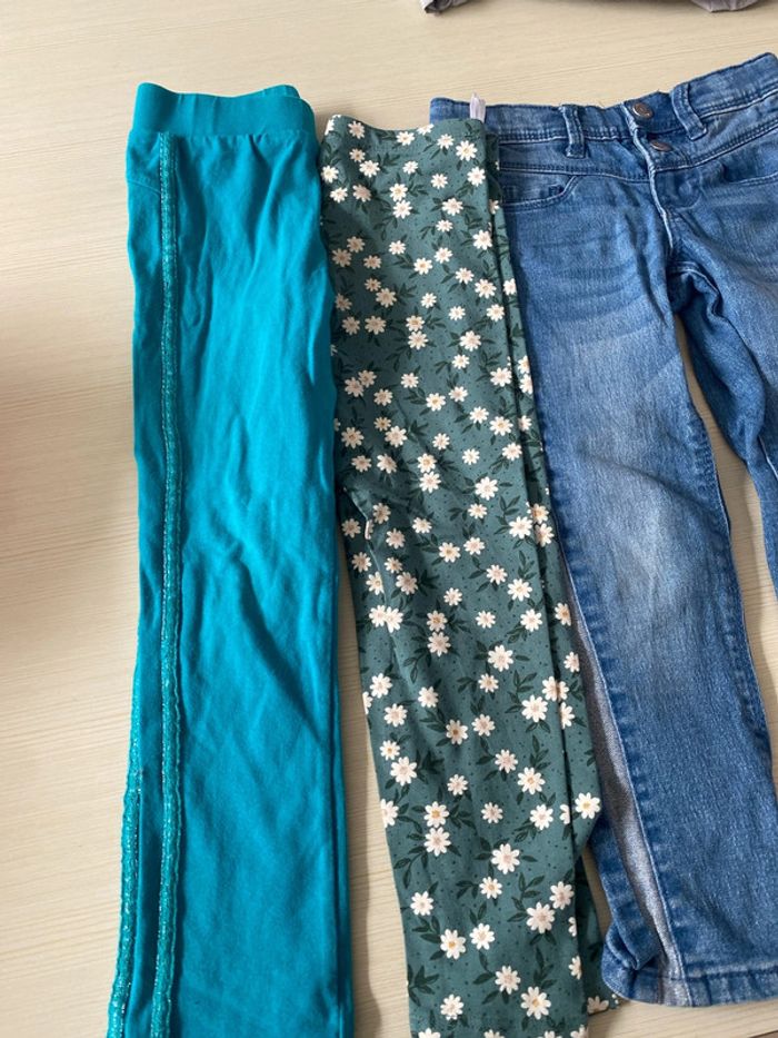 Lot un jean deux leggings et un short - photo numéro 3