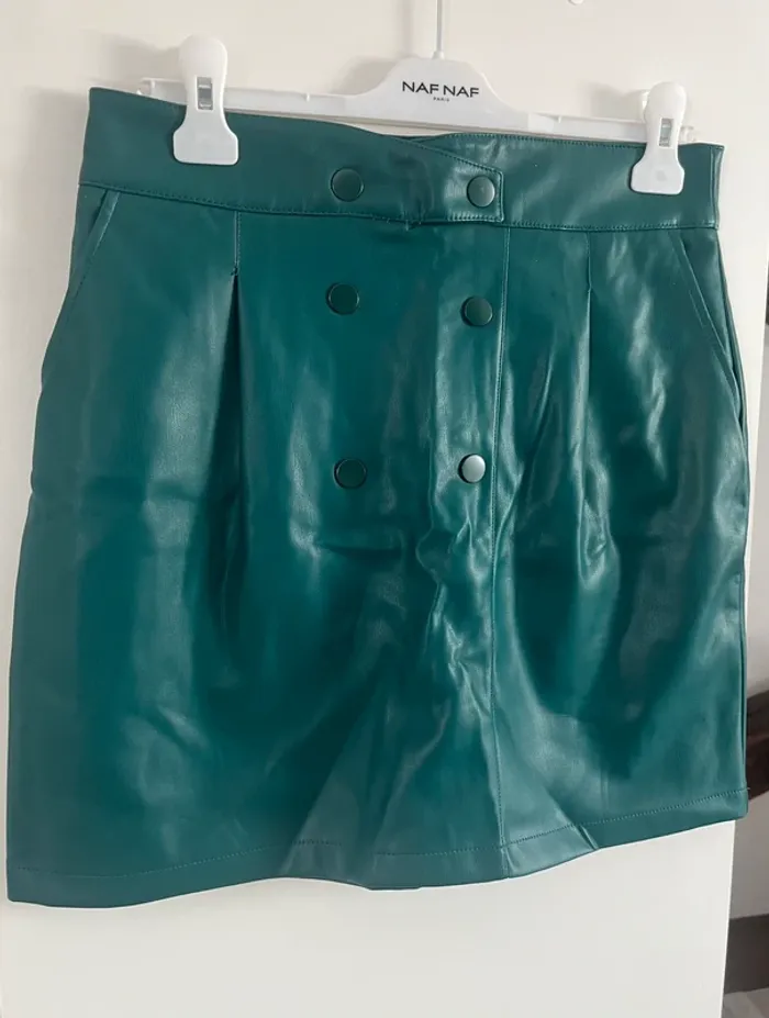 Jupe simili cuir neuve - photo numéro 2