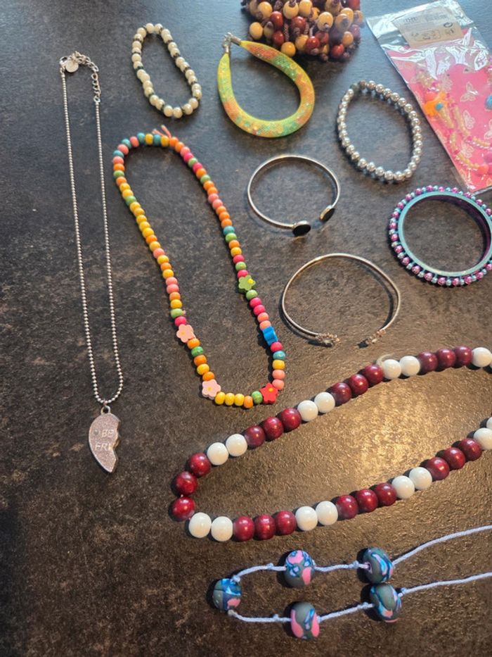 Lot bijoux  fille

Bracelets, colliers, bagues - photo numéro 2
