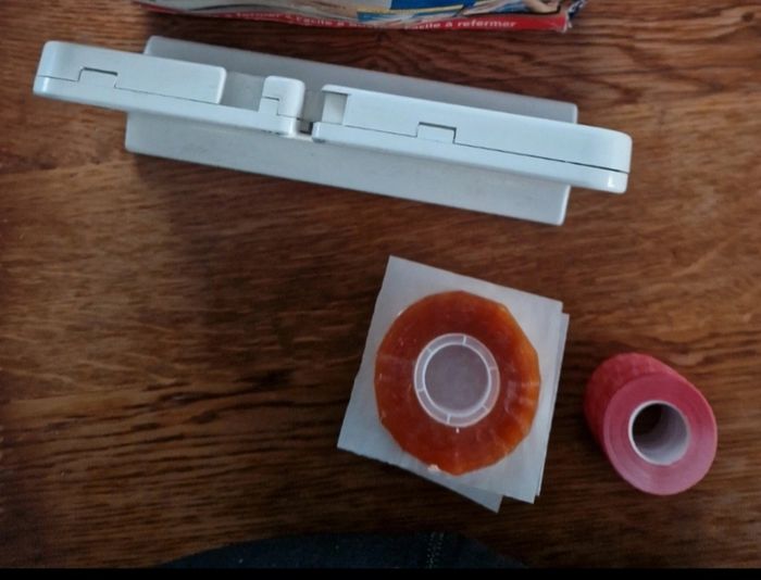 Scelleuse pour fermer et refermer vos sachets +6 rouleaux adhésifs et 3 rubans papier inclus. - photo numéro 5