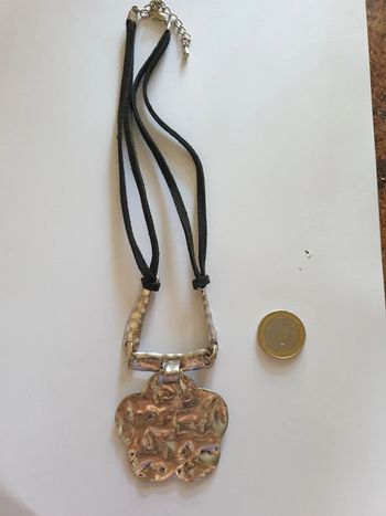 Sublime collier vintage fleur martelée