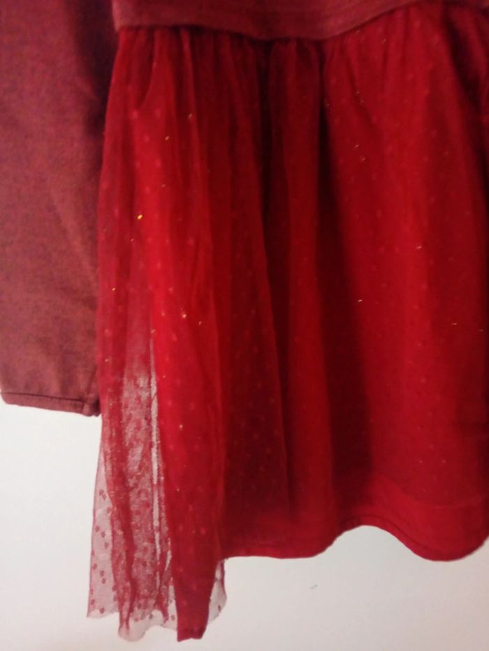 Jolie robe bordeaux . 8 ans - photo numéro 4