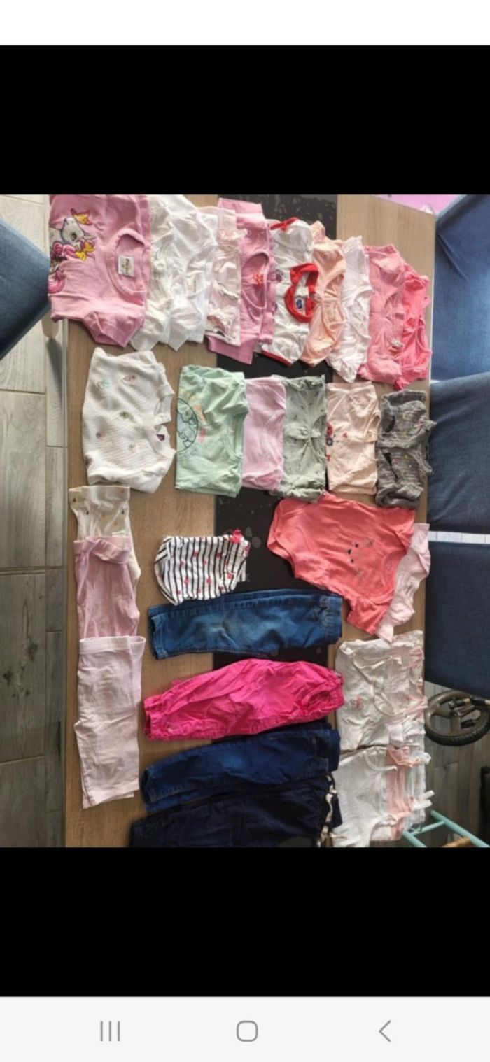 Lot 2 ans pantalons t shirts