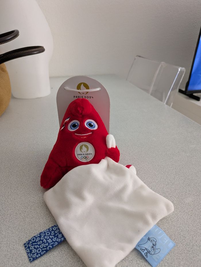 Frige avec son doudou Paris 2024  rare !