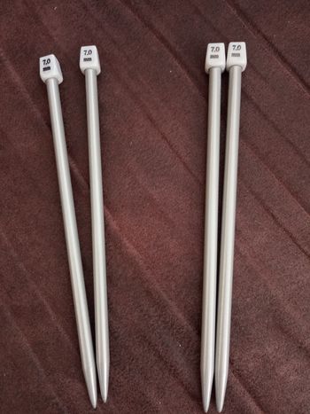 2 Paires d'Aiguilles à tricoter 7mm - comme Neuves