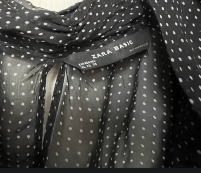Belle blouse Zara XL - noire transparente avec petit pois. Très bon état - photo numéro 6
