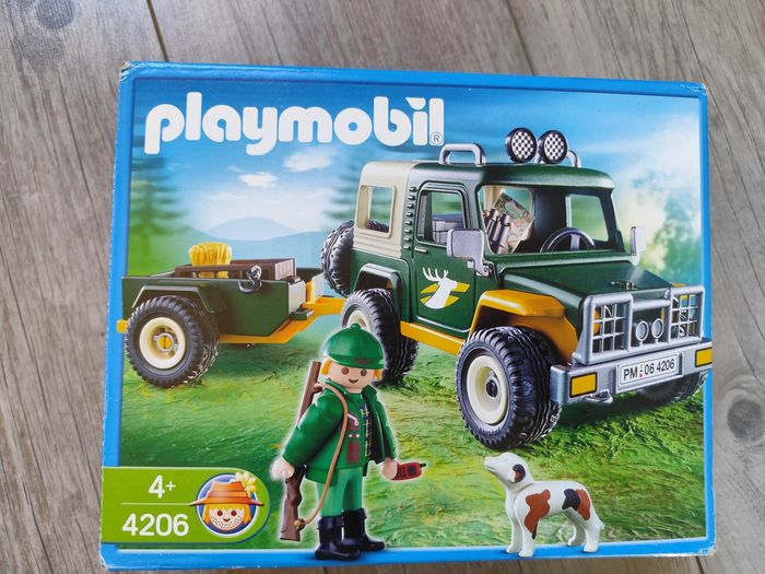 Voiture forestière playmobil
