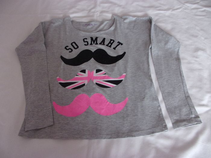 Tee-shirt motifs moustaches