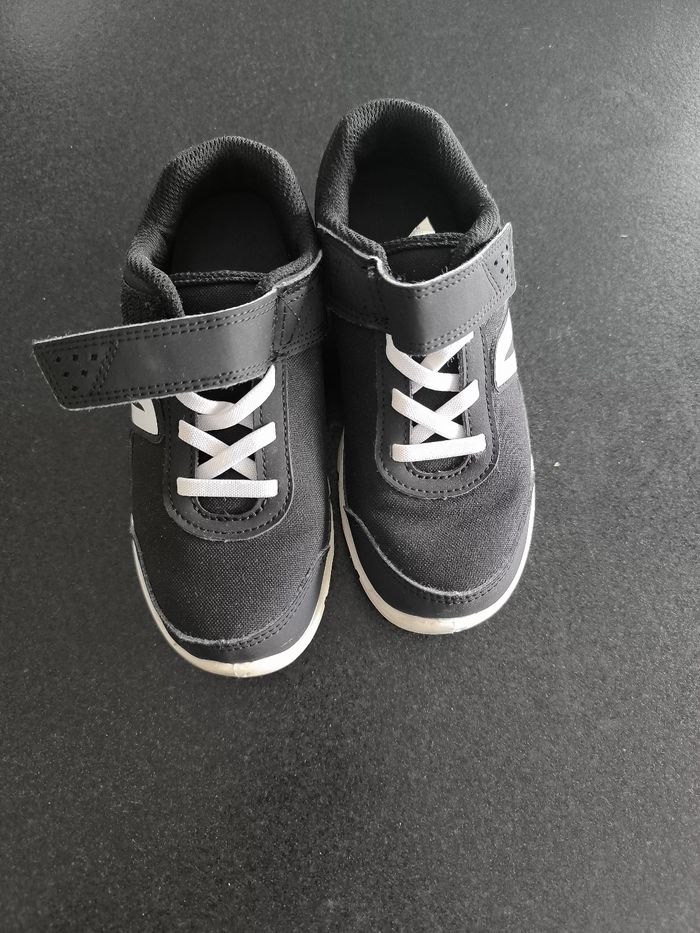 Baskets noires fille ou garçon taille 32