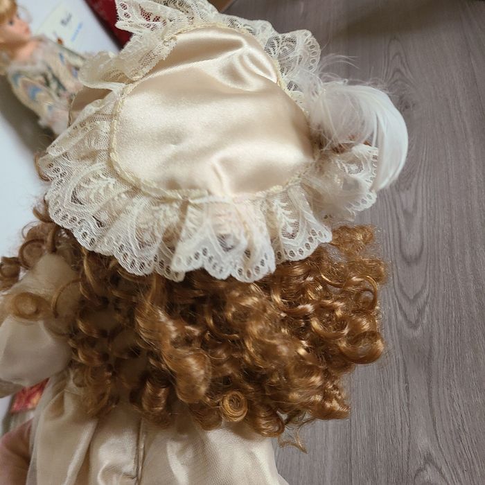 Poupée porcelaine - photo numéro 2