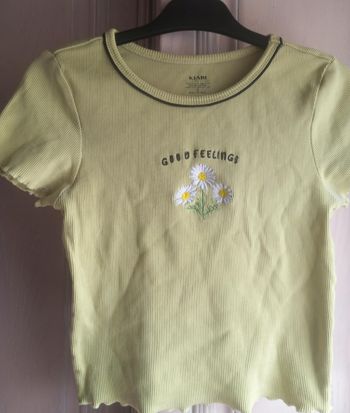 Tee-shirt court à fleurs taille S