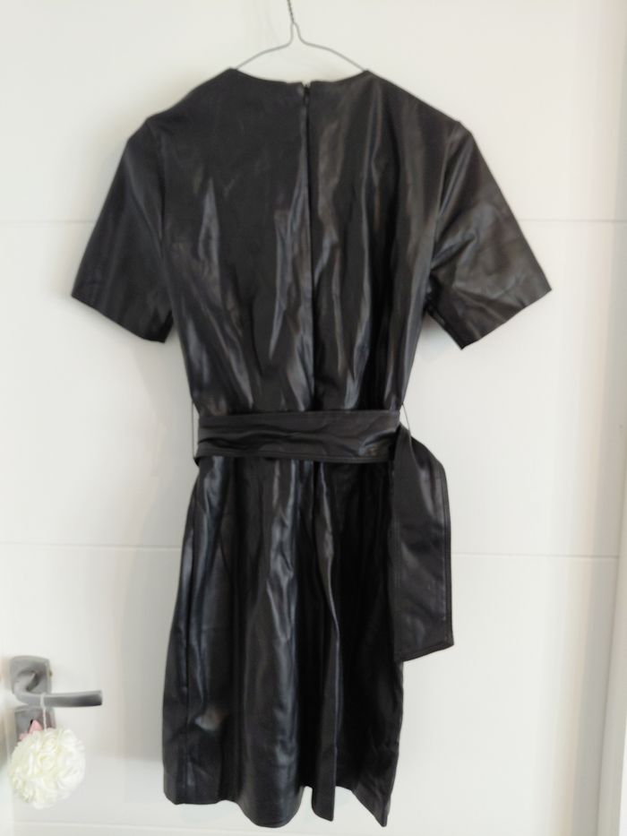 Robe en cuir - photo numéro 4