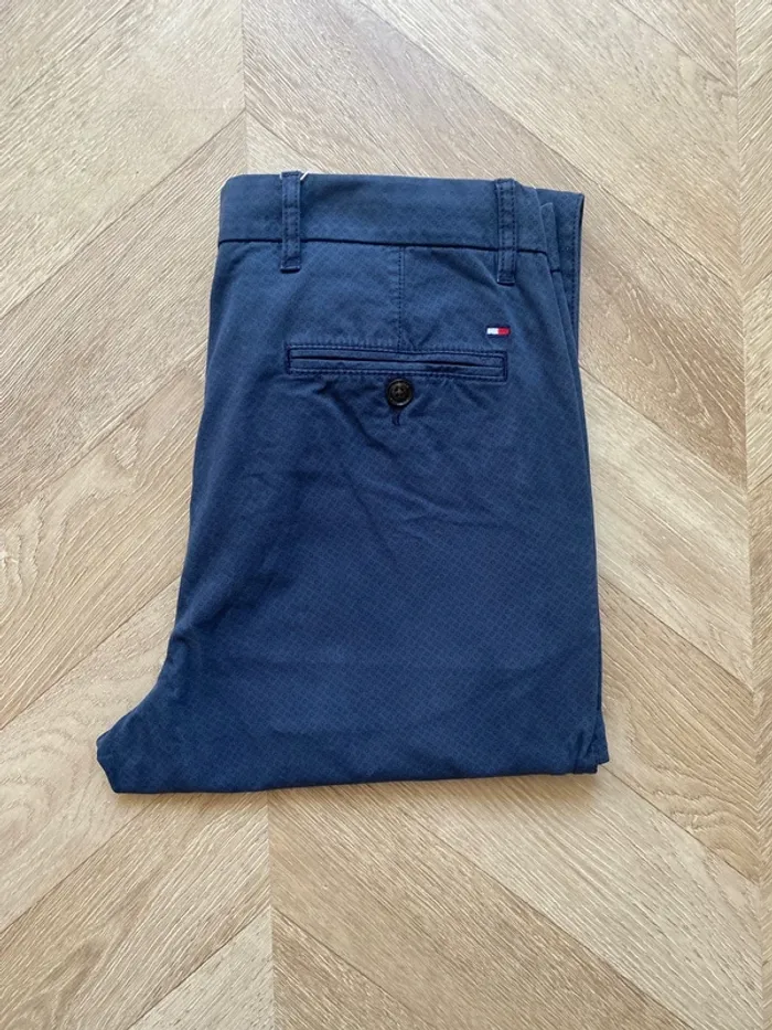 Chino Tommy H motifs
