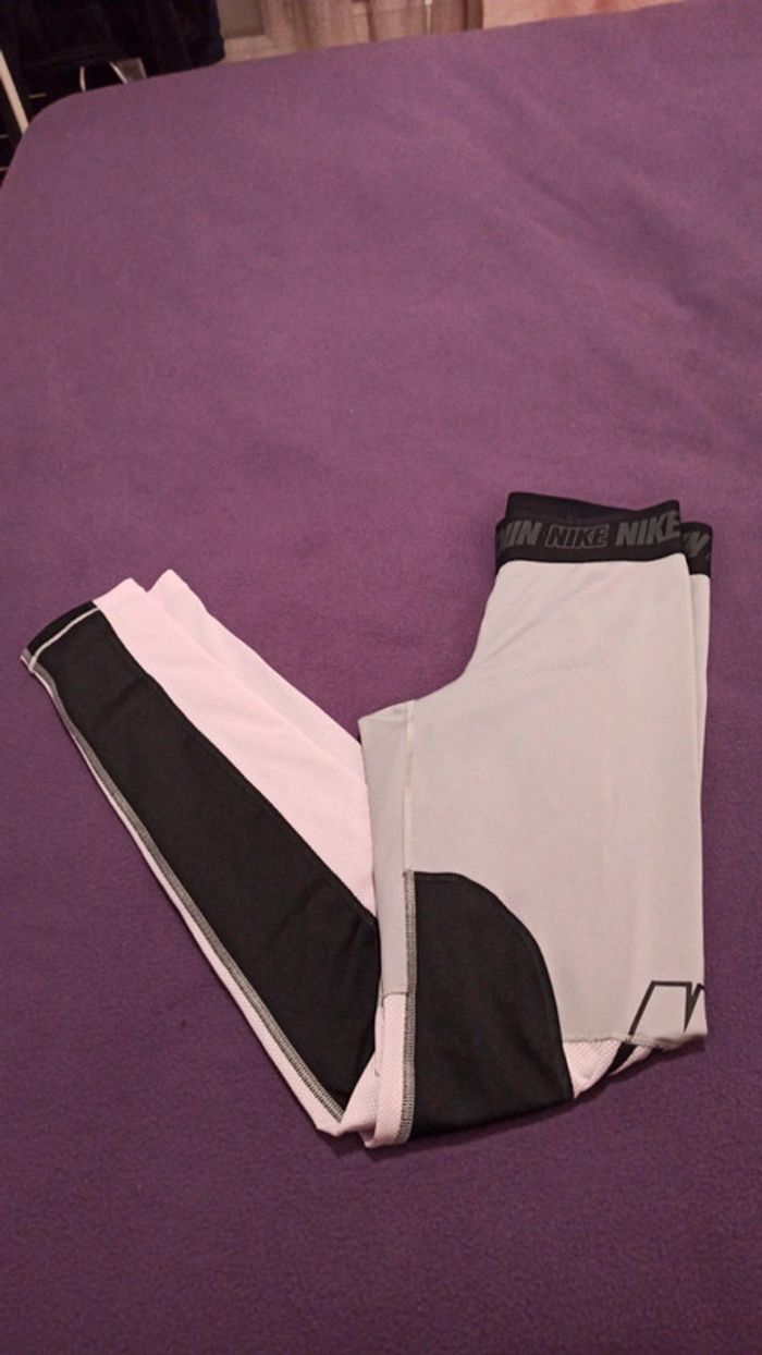 Leggings Nike taille s - photo numéro 5