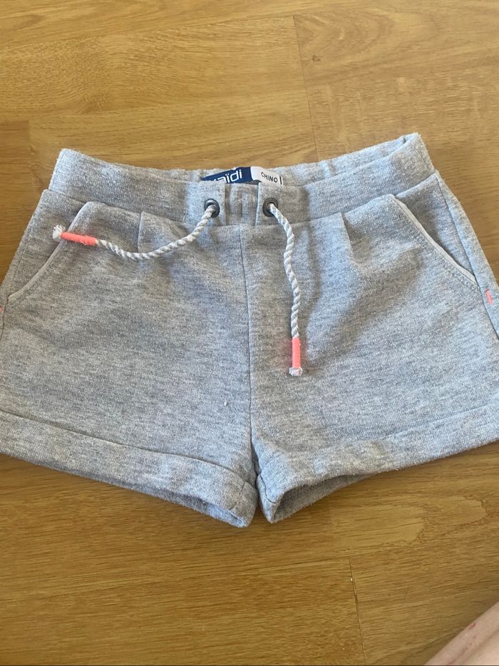 Short fille