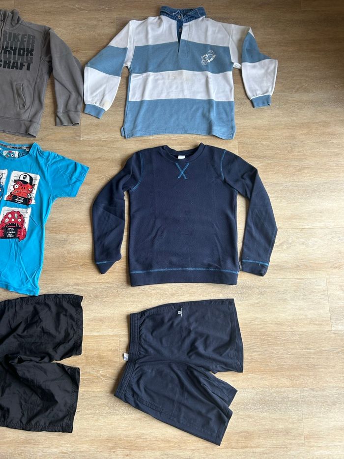 Lot vêtements garçon 12 ans – T-shirts, sweats, pantalons, pulls – Mix été/hiver - photo numéro 4