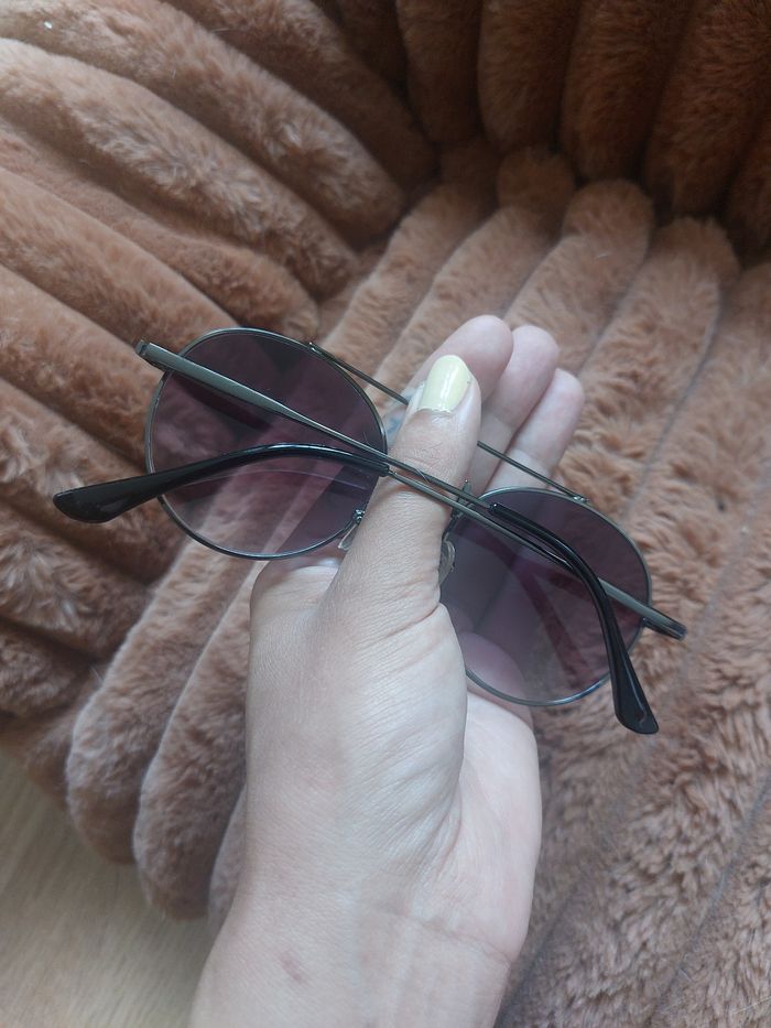 Lunettes de soleil NEUVES - photo numéro 3