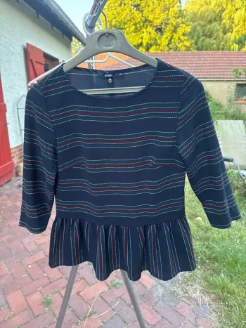 Très joli haut manches 3/4 taille S