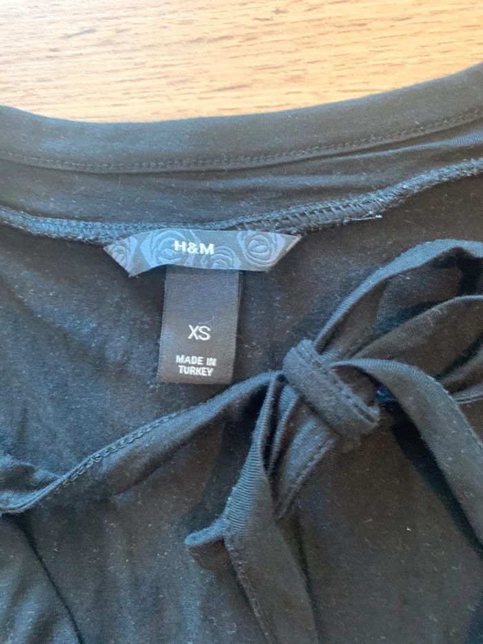 T-shirt noir femme H&M taille XS - photo numéro 2