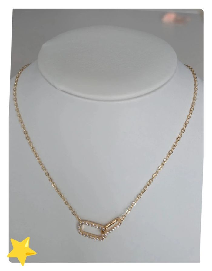 Collier maille jaseron dorée avec pendentif entrecroisé et pierre d'ornement - photo numéro 2