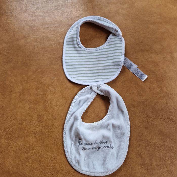 Lot 2 bavoirs - photo numéro 1