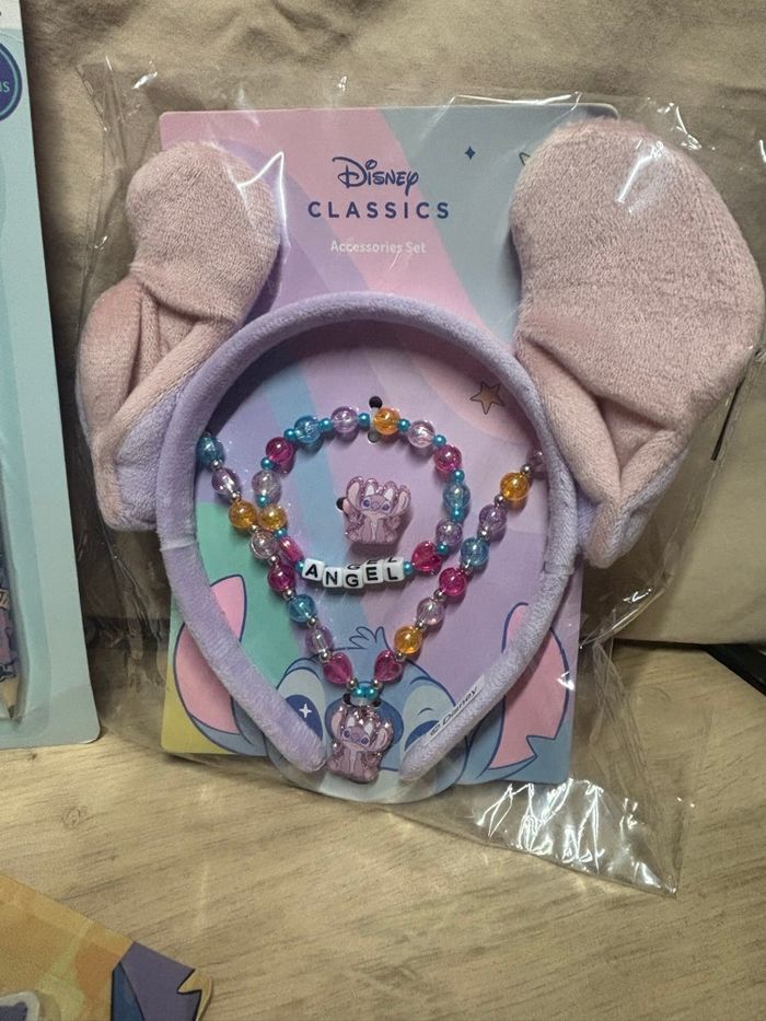 Lot Angel Stitch Disney divers accessoires Crayons, gommes 2 Serres-tête et bijoux - photo numéro 2