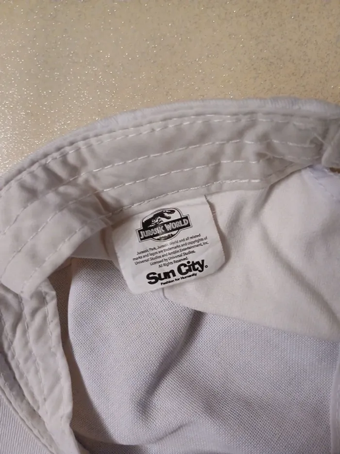 Tee-shirt +casquette Jurassic World - photo numéro 5